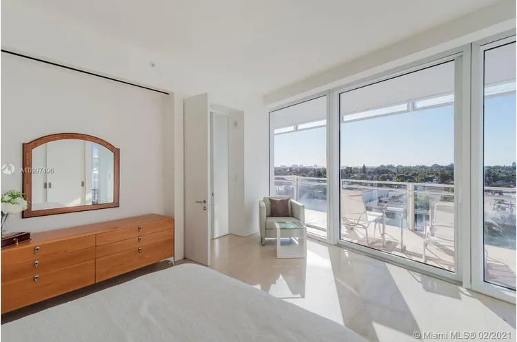 The Surf Club Four Seasons Hotel And Residences #S510 image #16