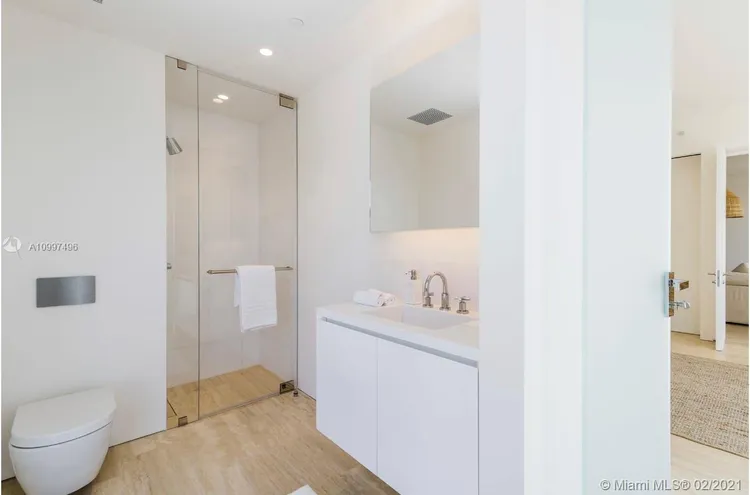 The Surf Club Four Seasons Hotel And Residences #S510 image #17