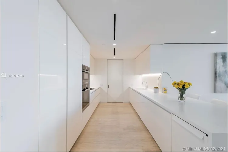 The Surf Club Four Seasons Hotel And Residences #S510 image #9