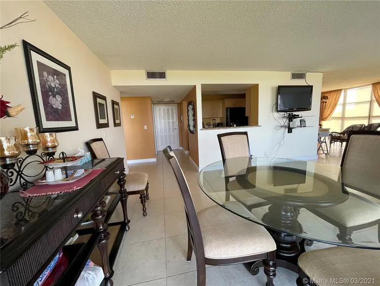 200 Leslie Condo #531 image #11