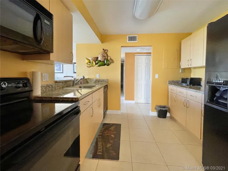 200 Leslie Condo #531 image #19