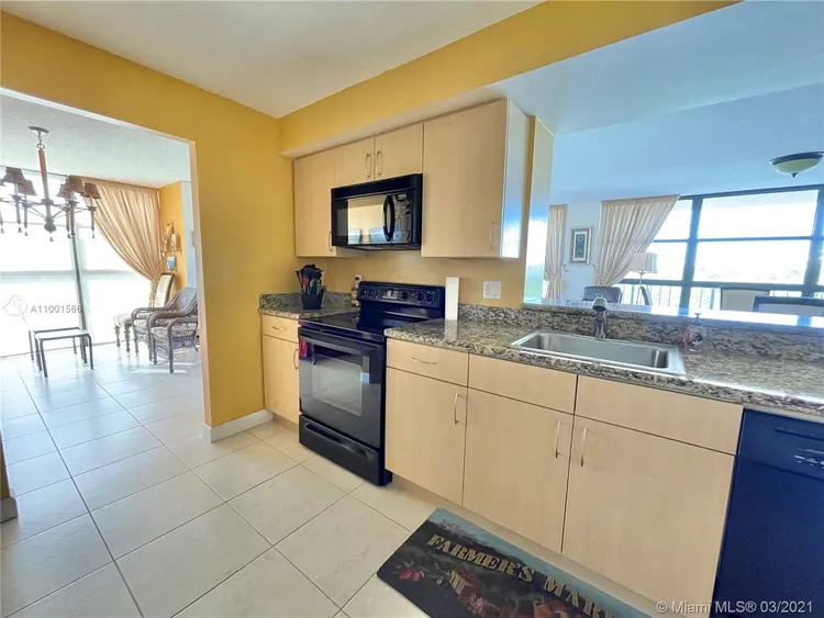 200 Leslie Condo #531 image #20