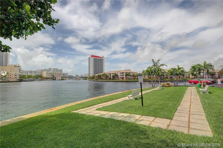 200 Leslie Condo #531 image #39