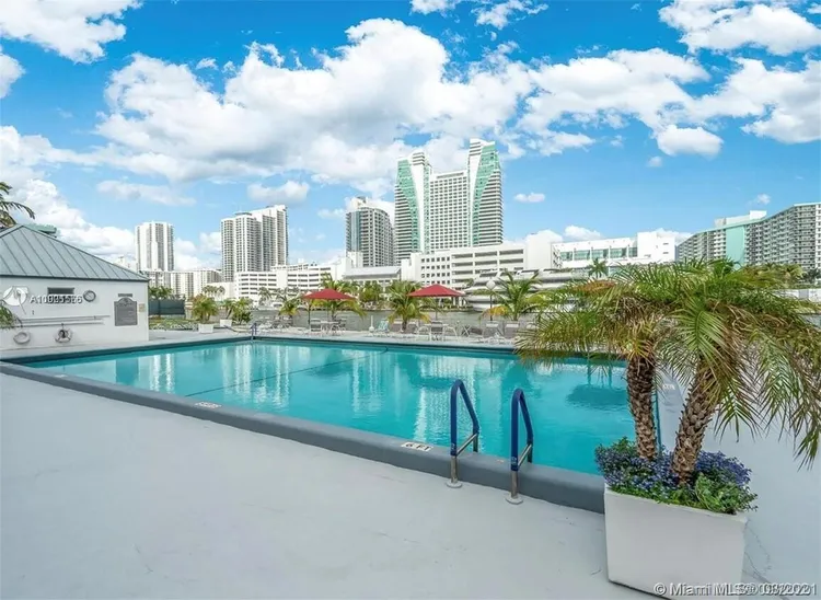 200 Leslie Condo #531 image #41