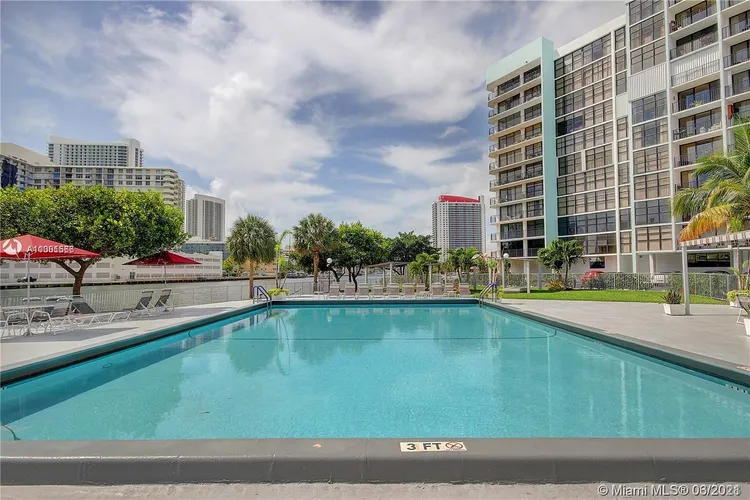 200 Leslie Condo #531 image #42