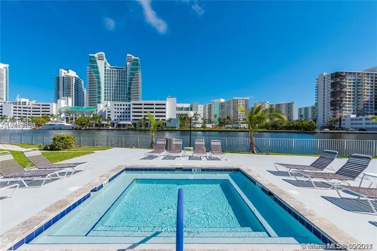 200 Leslie Condo #531 image #43