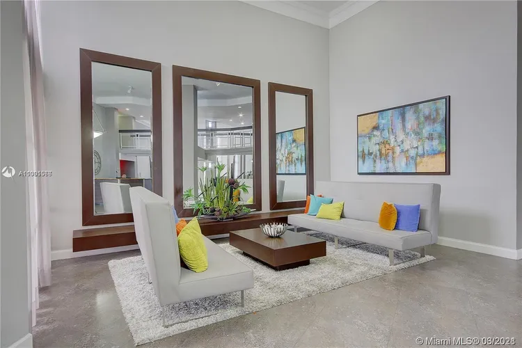 200 Leslie Condo #531 image #6