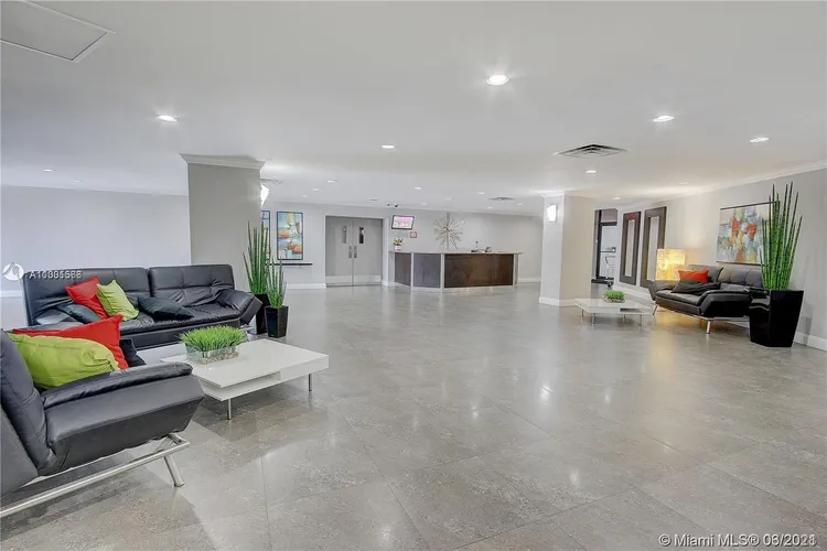 200 Leslie Condo #531 image #7