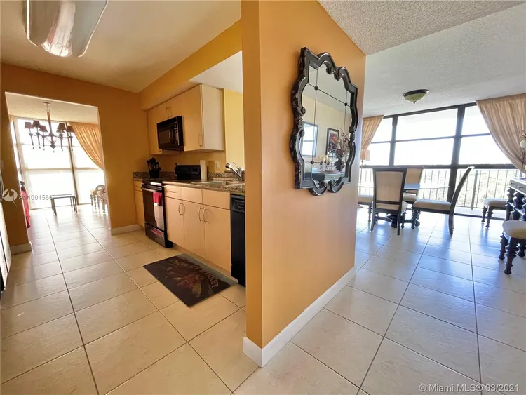 200 Leslie Condo #531 image #8