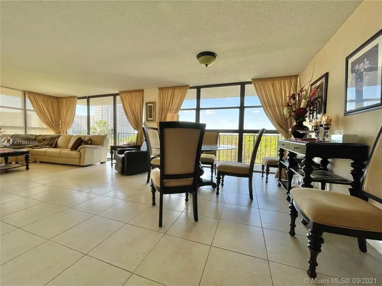 200 Leslie Condo #531 image #9