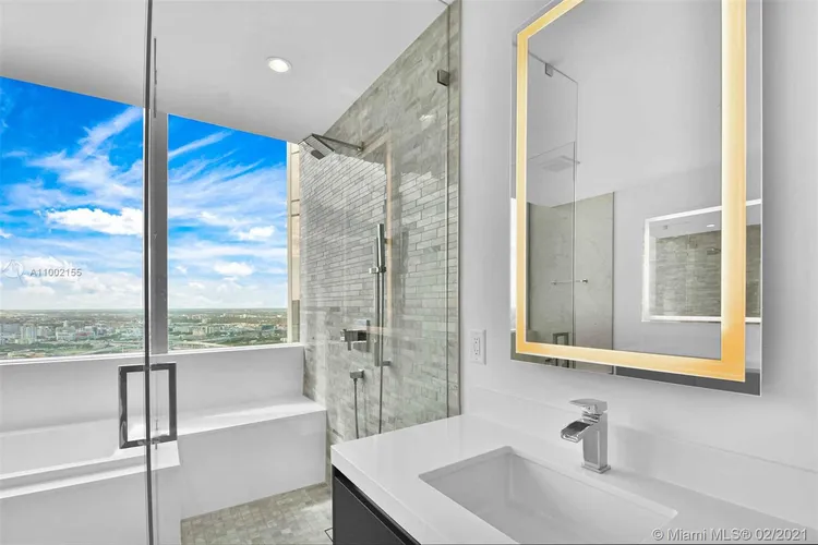 Paramount Miami Worldcenter #4012 image #37