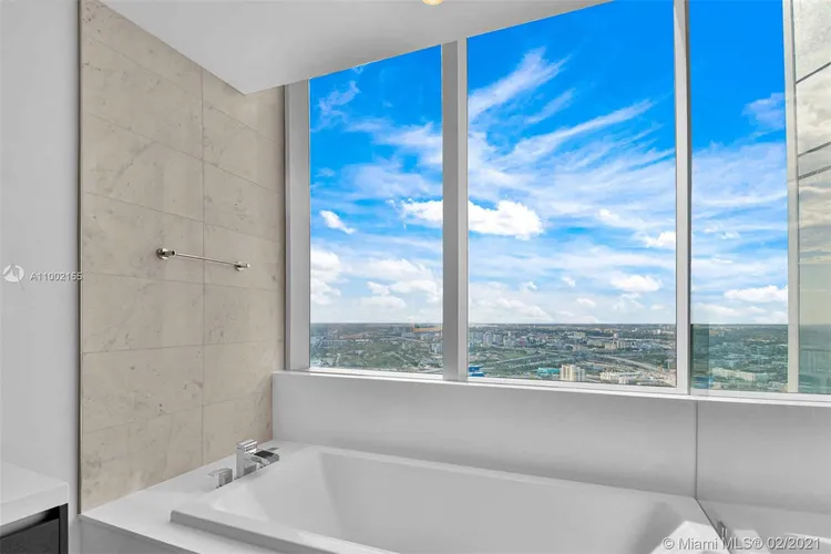 Paramount Miami Worldcenter #4012 image #38