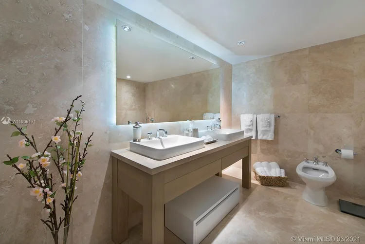 1 Hotel & Homes #1044 image #12