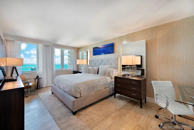 1 Hotel & Homes #1044 image #6