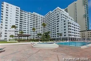 Carriage Club North #1016 image #12