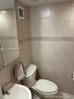 Carriage Club North #1016 image #9