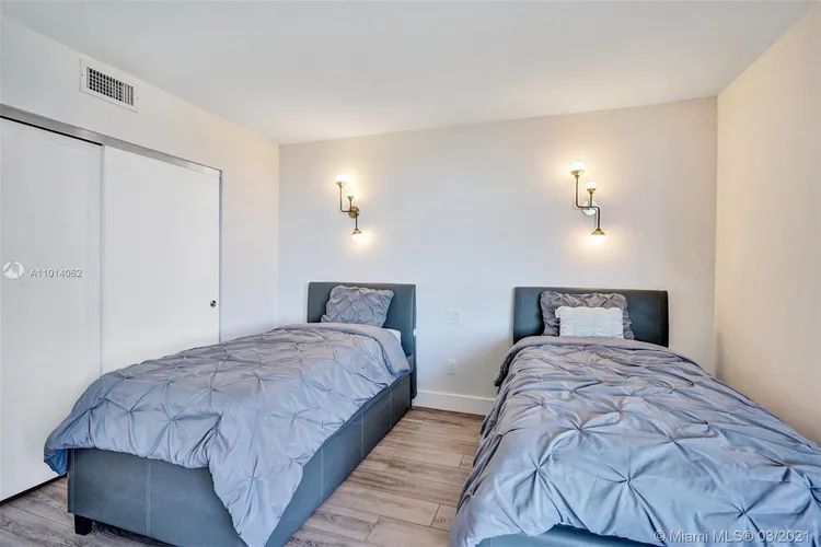 Pinnacle #803 image #27