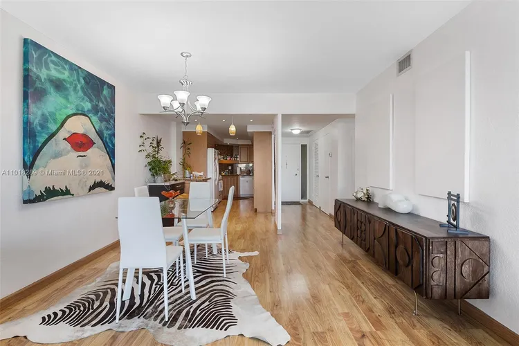 Hollywood Towers #401 image #11