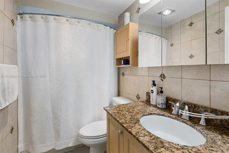 Hollywood Towers #401 image #19