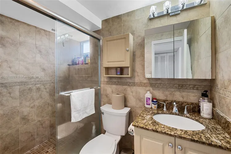 Hollywood Towers #401 image #20