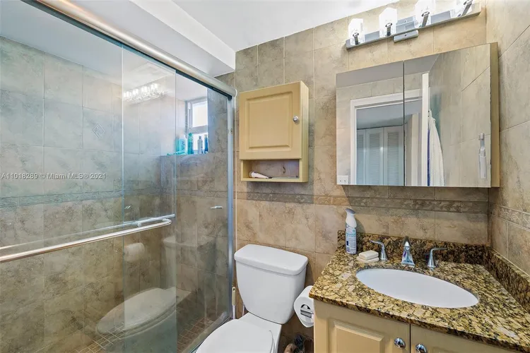 Hollywood Towers #401 image #21