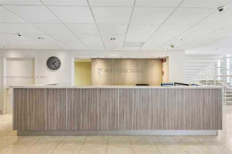 Hollywood Towers #401 image #22