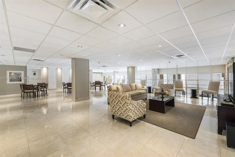 Hollywood Towers #401 image #28