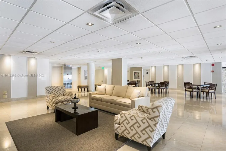 Hollywood Towers #401 image #29