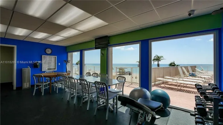 Hollywood Towers #401 image #31