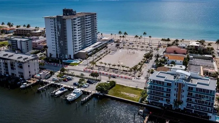 Hollywood Towers #401 image #36