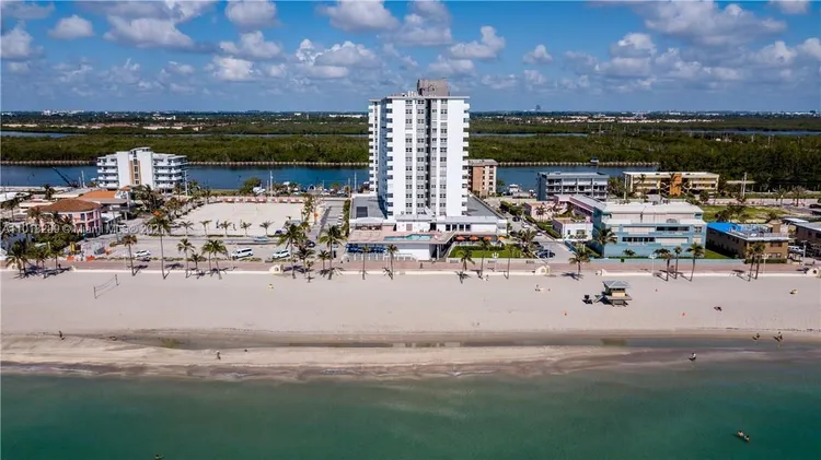 Hollywood Towers #401 image #37