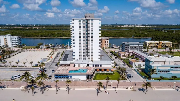 Hollywood Towers #401 image #39