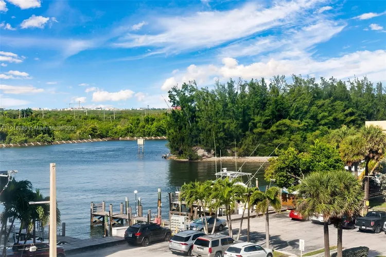 Hollywood Towers #401 image #41