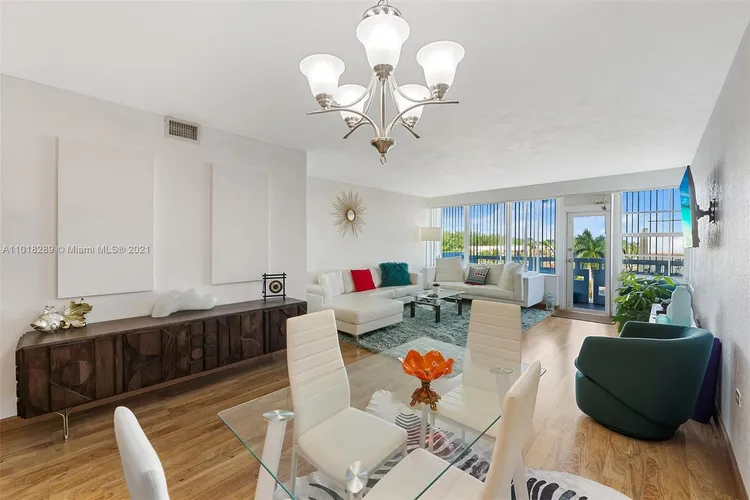 Hollywood Towers #401 image #7