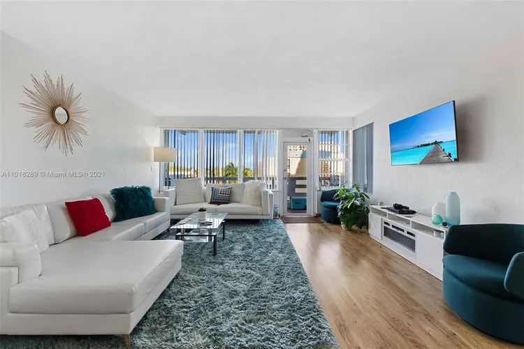 Hollywood Towers #401 image #8