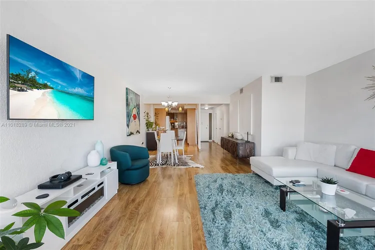 Hollywood Towers #401 image #9