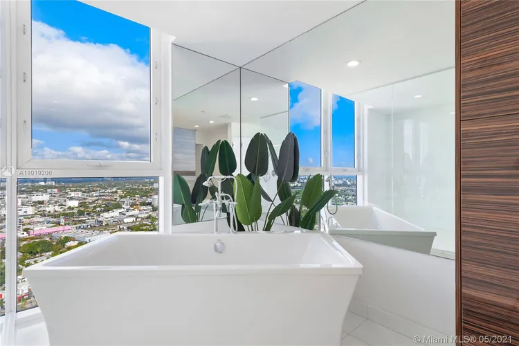 Paramount Bay #PH3807 image #29