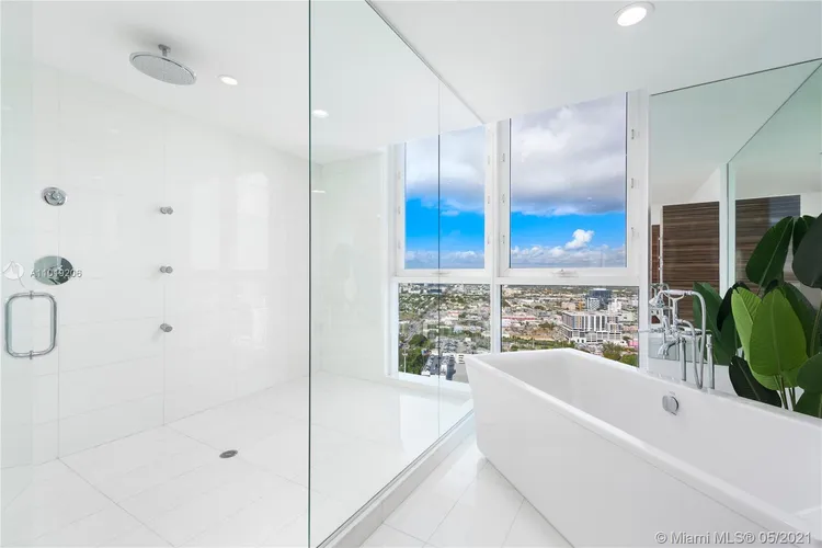 Paramount Bay #PH3807 image #30