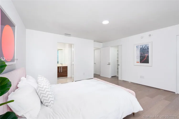 Paramount Bay #PH3807 image #34