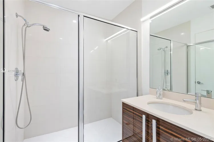 Paramount Bay #PH3807 image #35