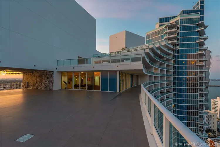 Paramount Bay #PH3807 image #8