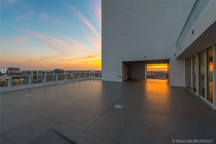 Paramount Bay #PH3807 image #9