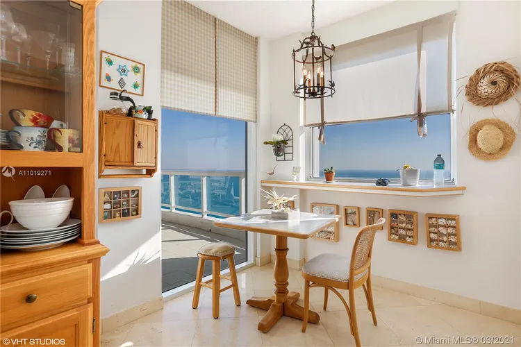 La Tour #2101 image #6