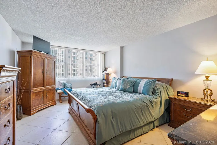 Four Winds #411 image #18