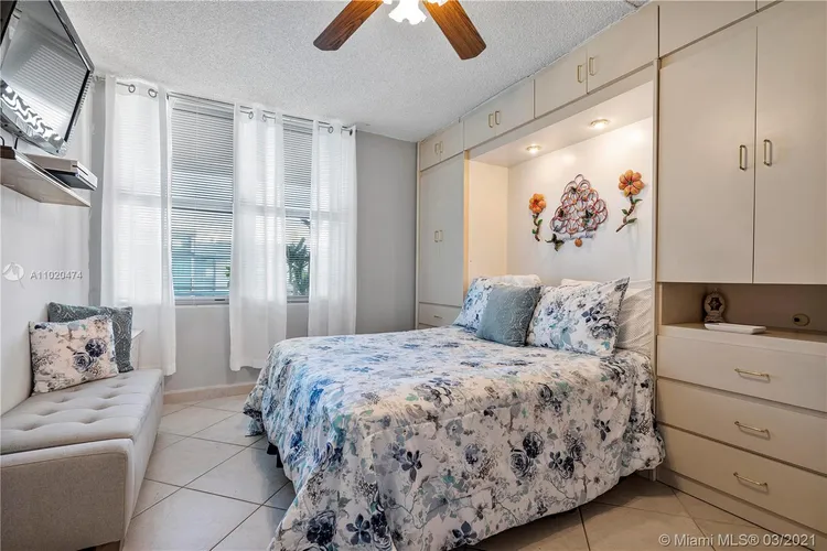 Four Winds #411 image #23