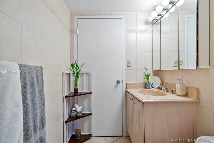 Four Winds #411 image #24