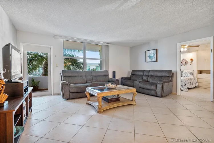 Four Winds #411 image #8