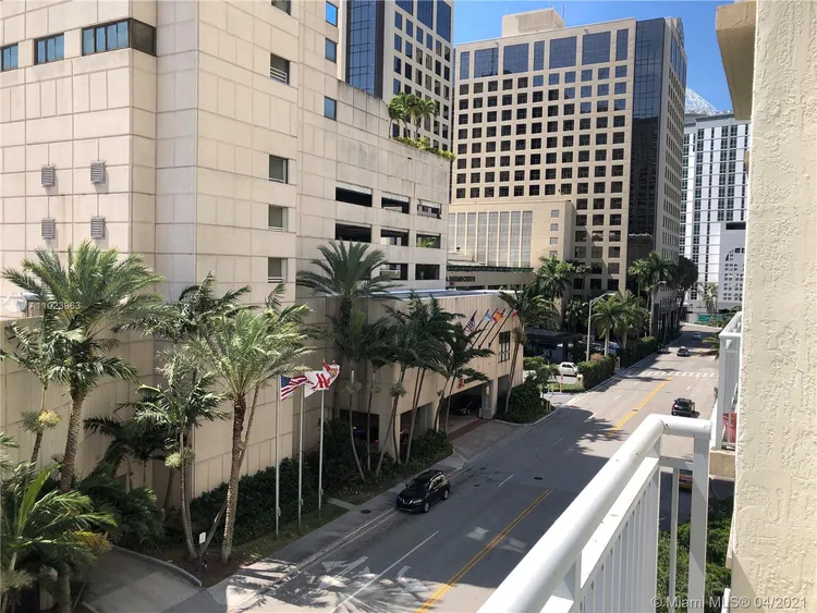 Metropolis at Dadeland #407 image #11