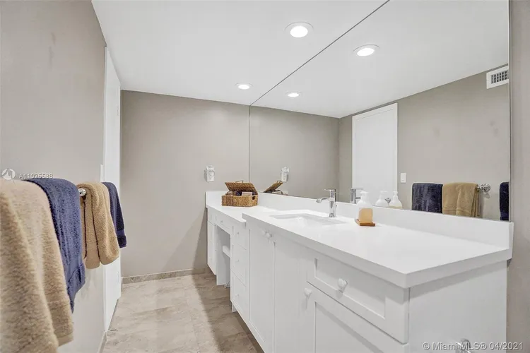 Gables Waterway Towers #423 image #12