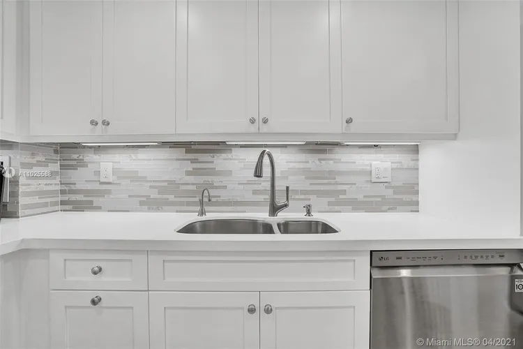 Gables Waterway Towers #423 image #17